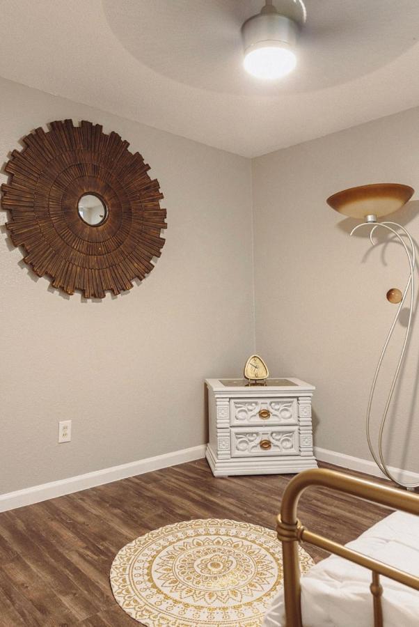 Premium Styled 2 Bedroom Apt In The Heart Of The Heights Houston Exterior photo