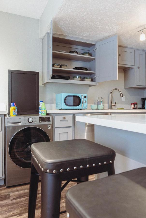 Premium Styled 2 Bedroom Apt In The Heart Of The Heights Houston Exterior photo